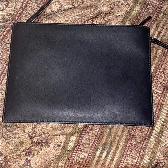 Like new mcm clutch - Picture 4 of 4